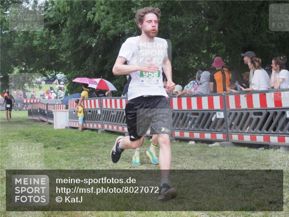 21.06.2025 - 27. Vierlanden-Triathlon KatJ http://msf.ph/oto/8027072 15.06.2025 13:30:14 Ziel 227, 663, 785, 891, 958 meine-sportfotos.de
