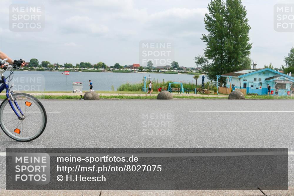 21.06.2025 - 27. Vierlanden-Triathlon H.Heesch http://msf.ph/oto/8027075 15.06.2025 12:18:36 Radfahren 781, 892 meine-sportfotos.de
