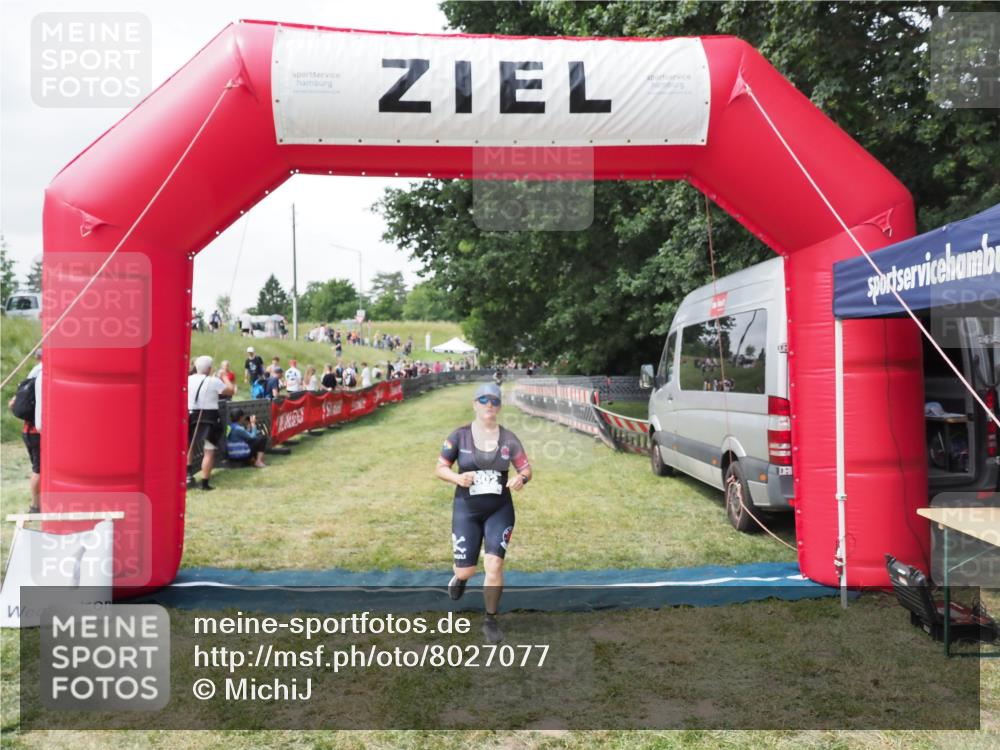 21.06.2025 - 27. Vierlanden-Triathlon MichiJ http://msf.ph/oto/8027077 15.06.2026 12:04:35 Ziel 602 meine-sportfotos.de