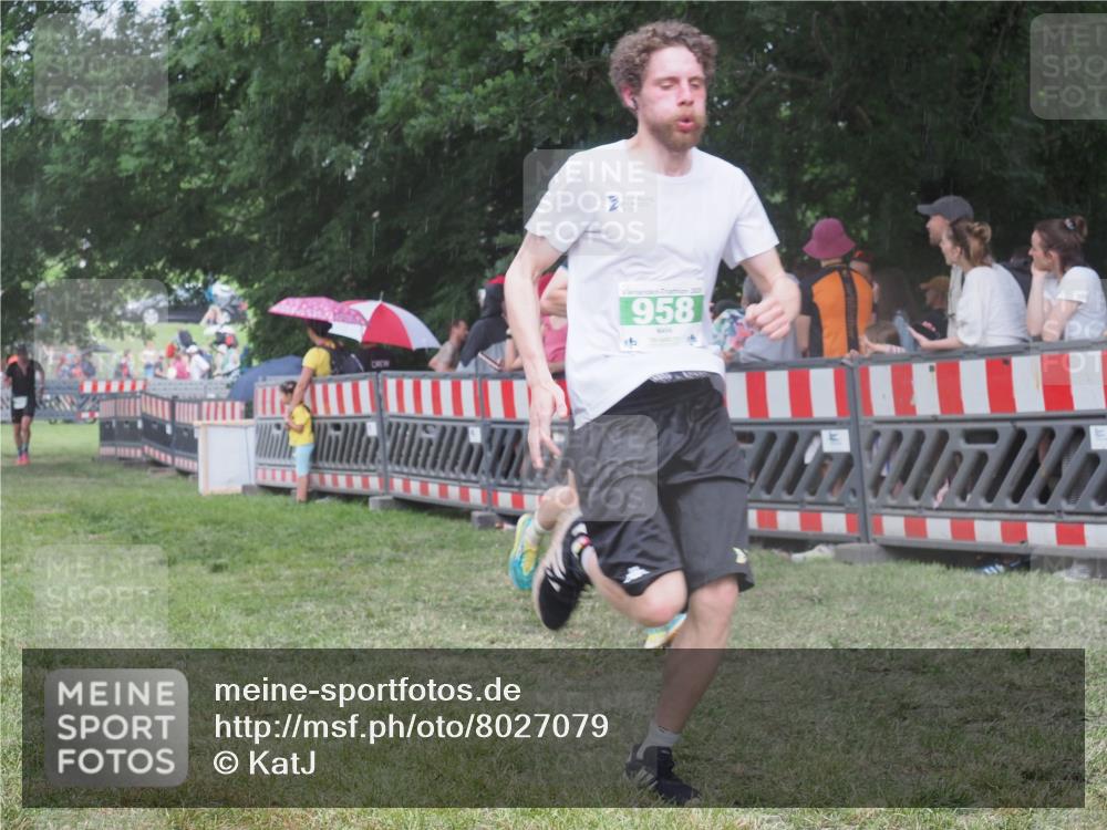 21.06.2025 - 27. Vierlanden-Triathlon KatJ http://msf.ph/oto/8027079 15.06.2025 13:30:15 Ziel 227, 663, 785, 891, 958 meine-sportfotos.de