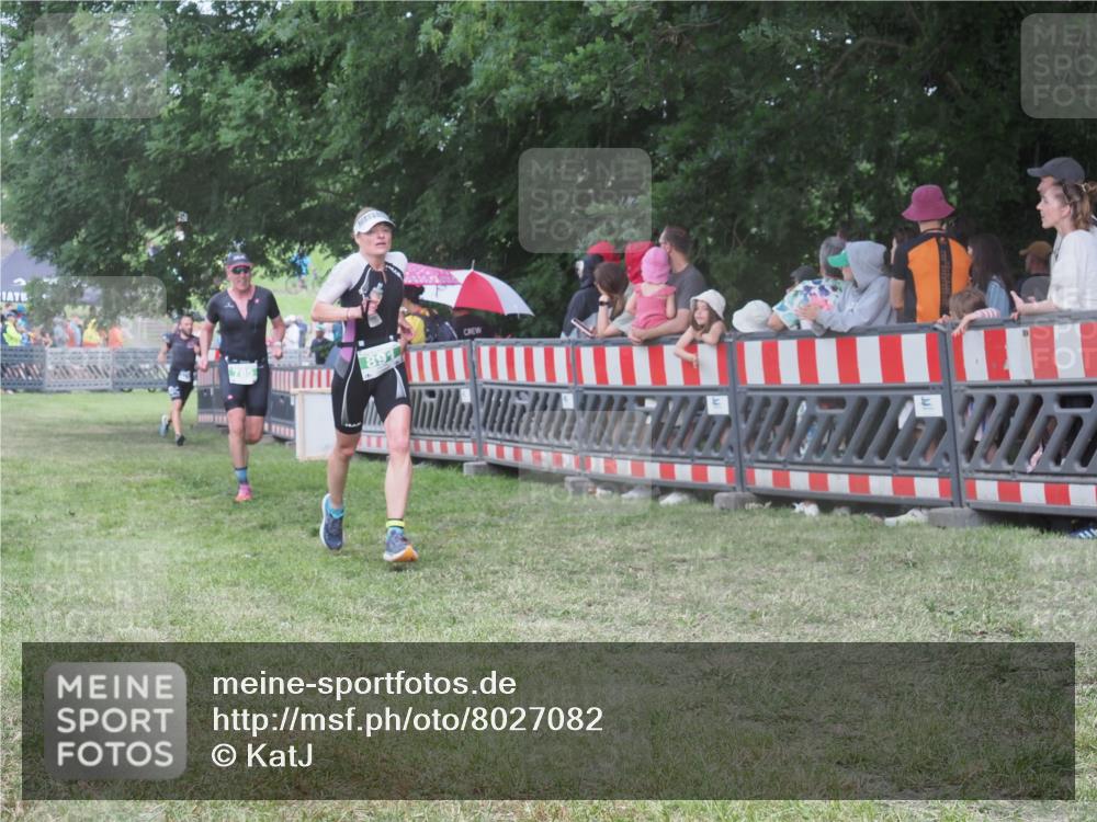 21.06.2025 - 27. Vierlanden-Triathlon KatJ http://msf.ph/oto/8027082 15.06.2025 13:30:19 Ziel 785, 891 meine-sportfotos.de