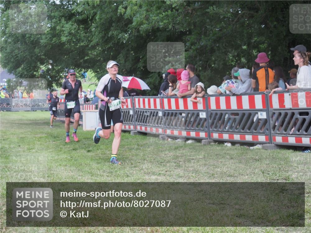 21.06.2025 - 27. Vierlanden-Triathlon KatJ http://msf.ph/oto/8027087 15.06.2025 13:30:20 Ziel 783, 785, 891 meine-sportfotos.de
