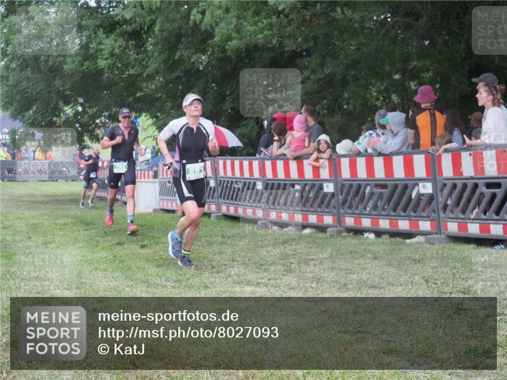 21.06.2025 - 27. Vierlanden-Triathlon KatJ http://msf.ph/oto/8027093 15.06.2025 13:30:20 Ziel 783, 785, 891 meine-sportfotos.de