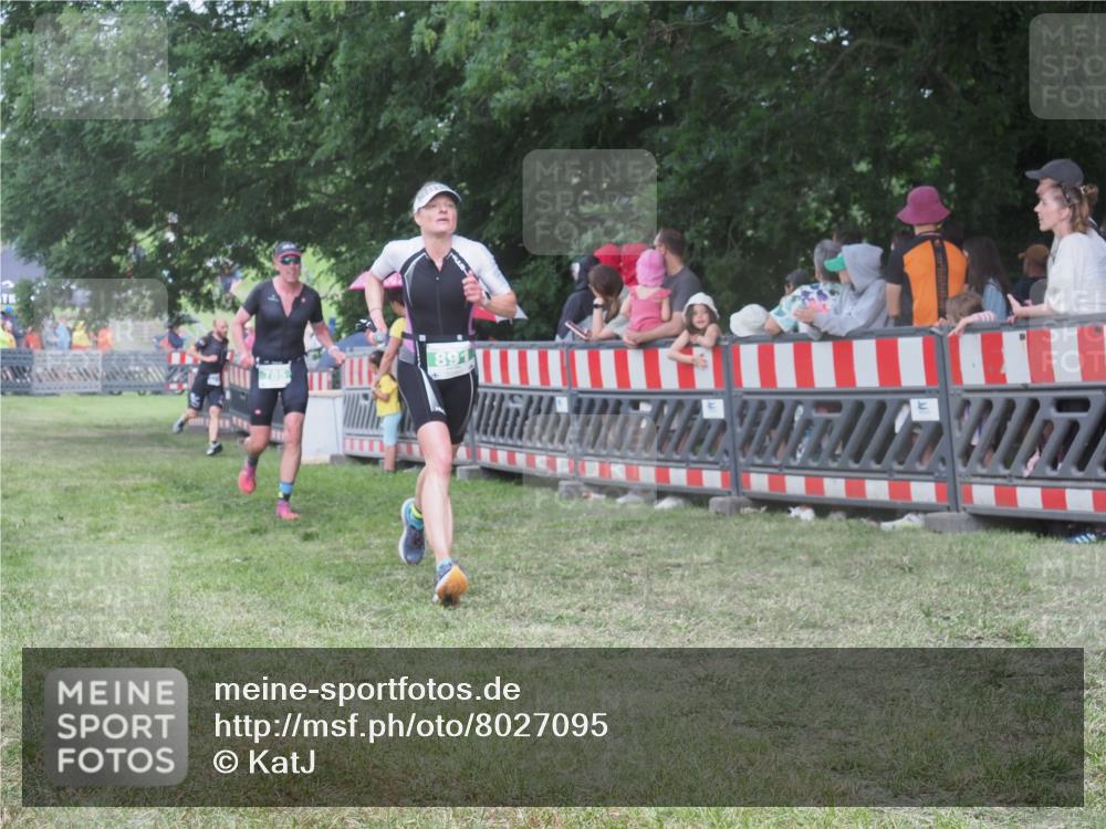 21.06.2025 - 27. Vierlanden-Triathlon KatJ http://msf.ph/oto/8027095 15.06.2025 13:30:20 Ziel 783, 785, 891 meine-sportfotos.de