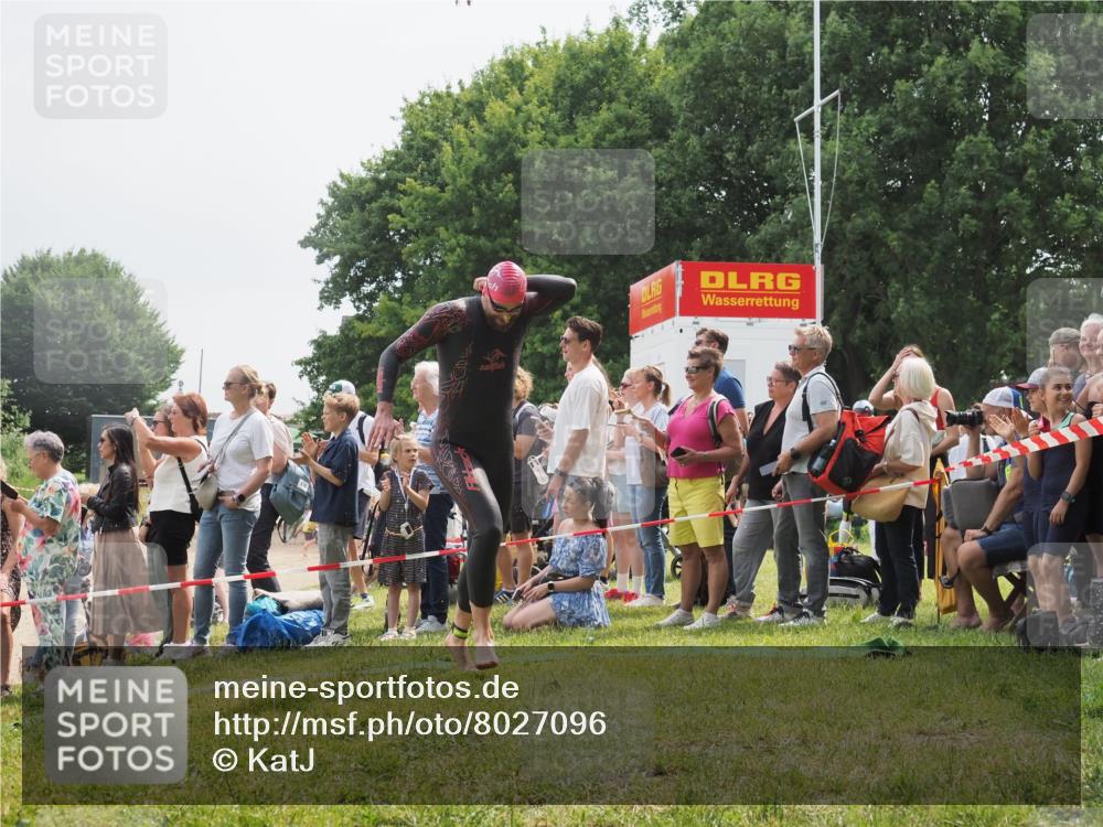 15.06.2025 - 27. Vierlanden-Triathlon KatJ http://msf.ph/oto/8027096 15.06.2025 11:00:43 Schwimmen 649, 678, 699, 723 meine-sportfotos.de