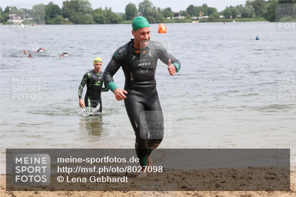 15.06.2025 - 27. Vierlanden-Triathlon Lena Gebhardt http://msf.ph/oto/8027098 15.06.2025 10:59:37 Schwimmen 641, 668, 727, 751 meine-sportfotos.de