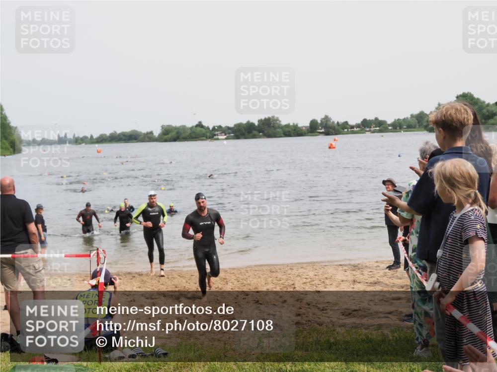 21.06.2025 - 27. Vierlanden-Triathlon MichiJ http://msf.ph/oto/8027108 15.06.2026 10:57:47 Schwimmen 686, 738, 774 meine-sportfotos.de