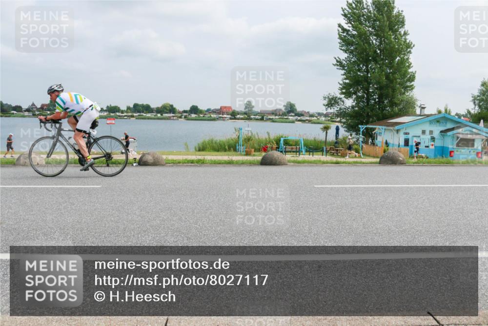 21.06.2025 - 27. Vierlanden-Triathlon H.Heesch http://msf.ph/oto/8027117 15.06.2025 12:18:56 Radfahren 806 meine-sportfotos.de