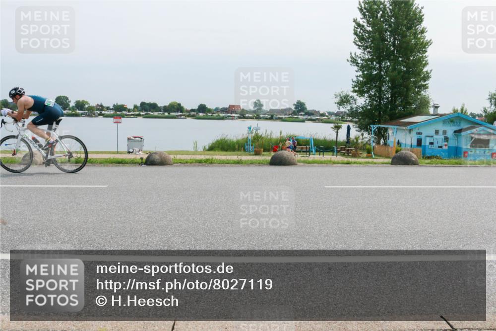 15.06.2025 - 27. Vierlanden-Triathlon H.Heesch http://msf.ph/oto/8027119 15.06.2025 11:20:16 Radfahren 852, 861 meine-sportfotos.de