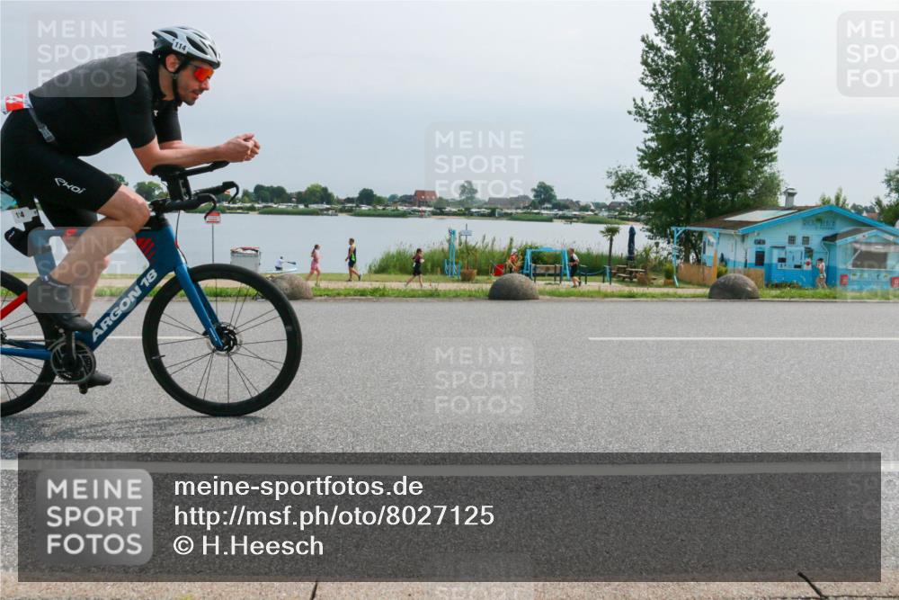 15.06.2025 - 27. Vierlanden-Triathlon H.Heesch http://msf.ph/oto/8027125 15.06.2025 11:20:35 Radfahren 114 meine-sportfotos.de