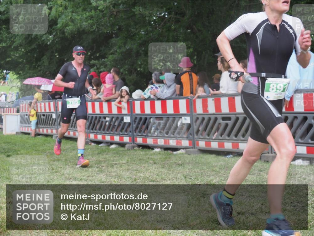 21.06.2025 - 27. Vierlanden-Triathlon KatJ http://msf.ph/oto/8027127 15.06.2025 13:30:21 Ziel 783, 785, 891 meine-sportfotos.de