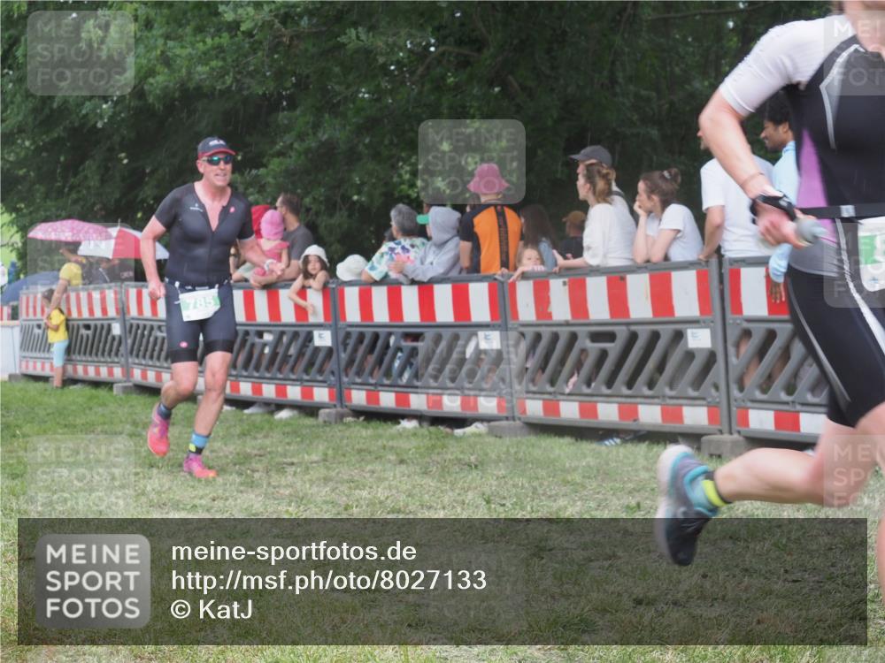 21.06.2025 - 27. Vierlanden-Triathlon KatJ http://msf.ph/oto/8027133 15.06.2025 13:30:21 Ziel 783, 785, 891 meine-sportfotos.de