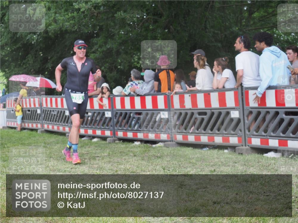 21.06.2025 - 27. Vierlanden-Triathlon KatJ http://msf.ph/oto/8027137 15.06.2025 13:30:21 Ziel 783, 785, 891 meine-sportfotos.de