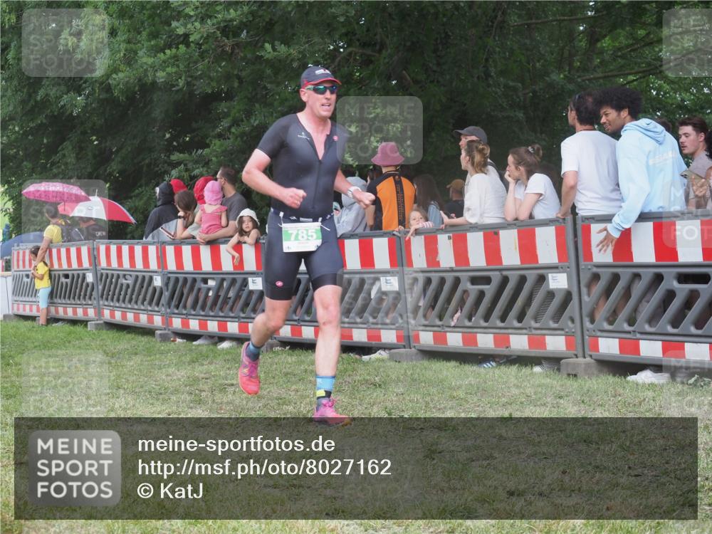 21.06.2025 - 27. Vierlanden-Triathlon KatJ http://msf.ph/oto/8027162 15.06.2025 13:30:22 Ziel 43, 783, 785, 891 meine-sportfotos.de