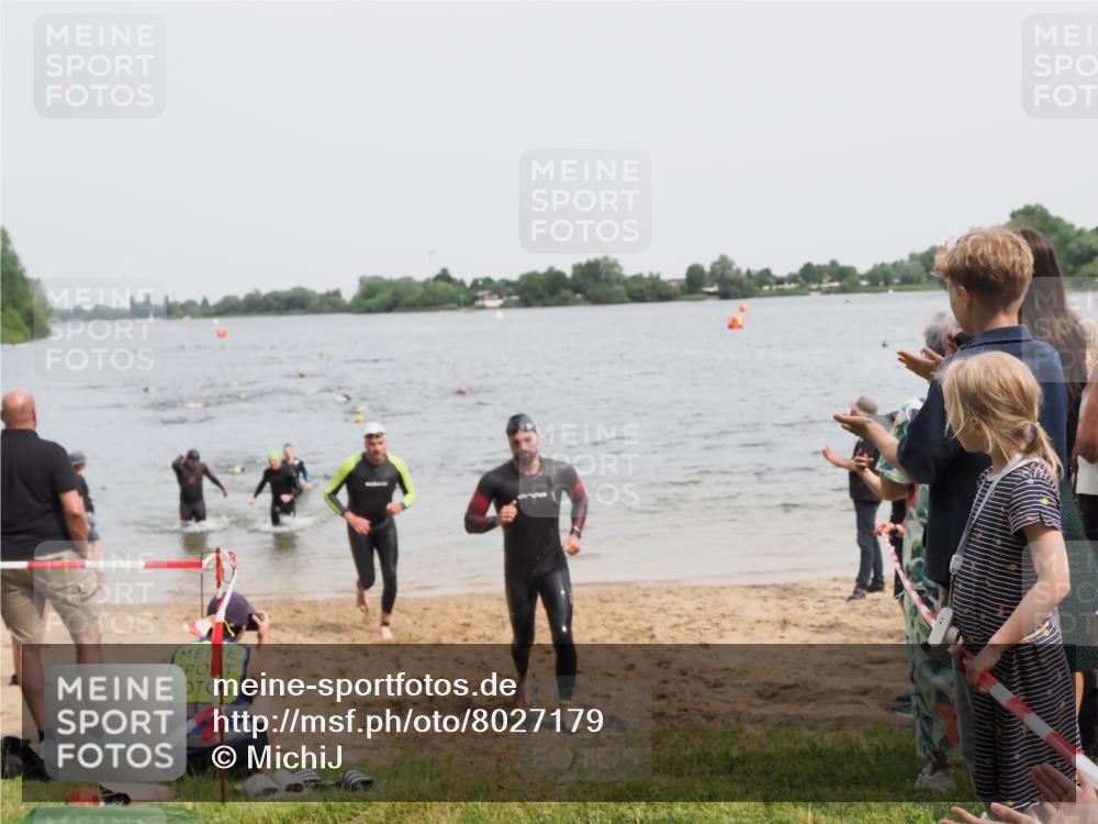 21.06.2025 - 27. Vierlanden-Triathlon MichiJ http://msf.ph/oto/8027179 15.06.2026 10:57:48 Schwimmen 686, 705, 738, 774 meine-sportfotos.de