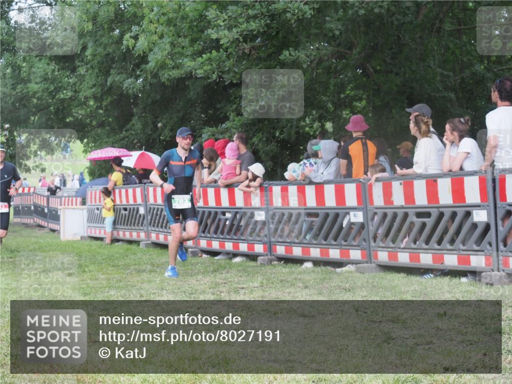 21.06.2025 - 27. Vierlanden-Triathlon KatJ http://msf.ph/oto/8027191 15.06.2025 13:30:29 Ziel 43, 783 meine-sportfotos.de