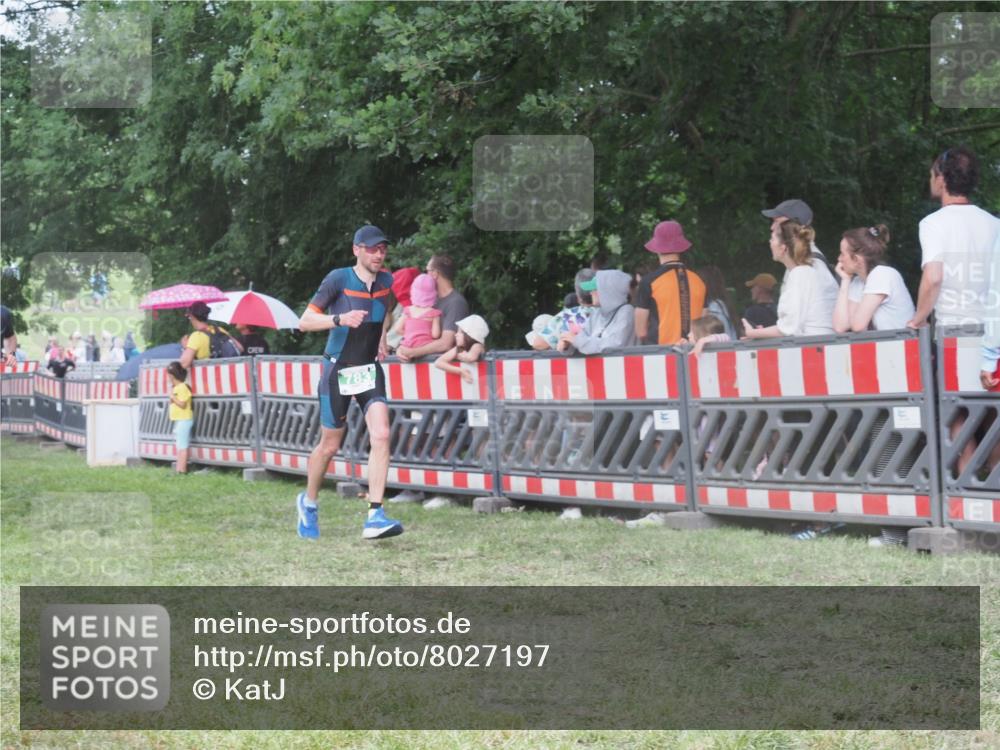 21.06.2025 - 27. Vierlanden-Triathlon KatJ http://msf.ph/oto/8027197 15.06.2025 13:30:29 Ziel 43, 783 meine-sportfotos.de