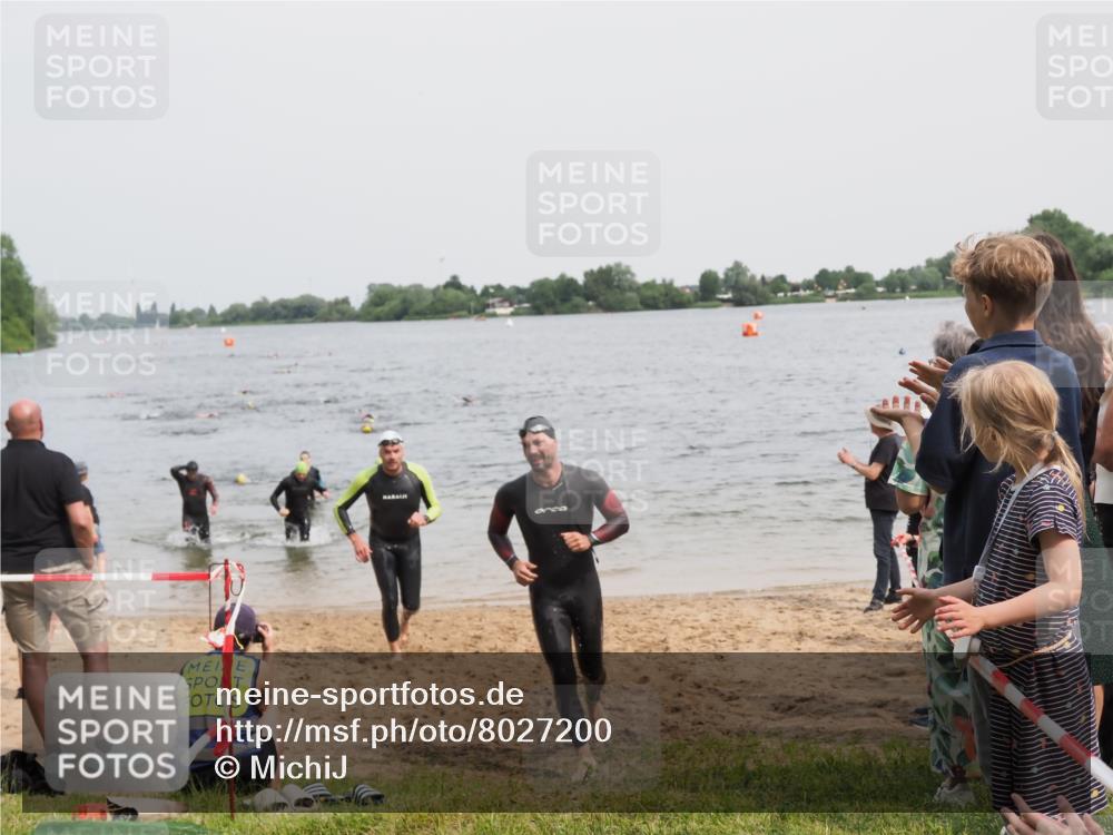 21.06.2025 - 27. Vierlanden-Triathlon MichiJ http://msf.ph/oto/8027200 15.06.2026 10:57:49 Schwimmen 686, 705, 738, 774 meine-sportfotos.de