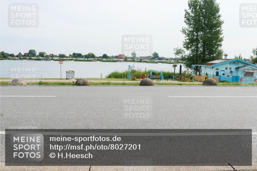 15.06.2025 - 27. Vierlanden-Triathlon H.Heesch http://msf.ph/oto/8027201 15.06.2025 10:27:51 Radfahren 49, 100, 505, 529, 533, 552 meine-sportfotos.de