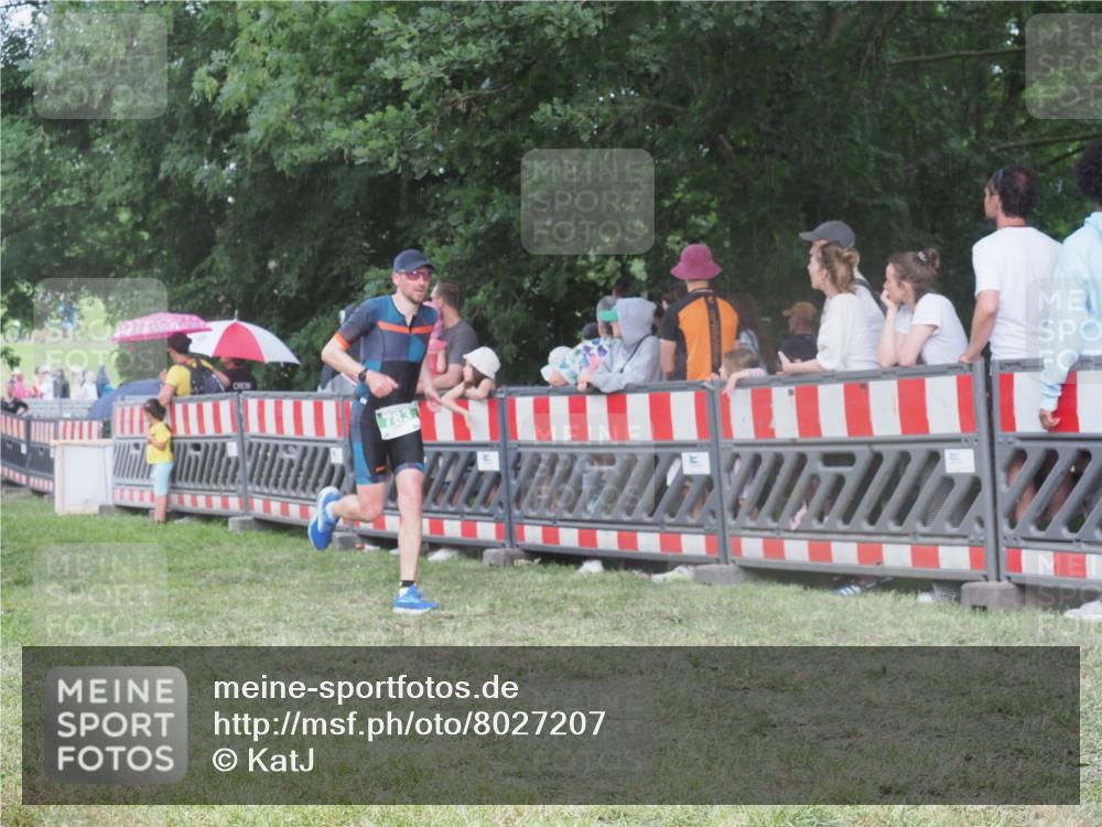 21.06.2025 - 27. Vierlanden-Triathlon KatJ http://msf.ph/oto/8027207 15.06.2025 13:30:29 Ziel 43, 783 meine-sportfotos.de