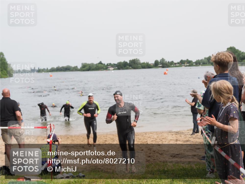 21.06.2025 - 27. Vierlanden-Triathlon MichiJ http://msf.ph/oto/8027210 15.06.2026 10:57:49 Schwimmen 686, 705, 738, 774 meine-sportfotos.de