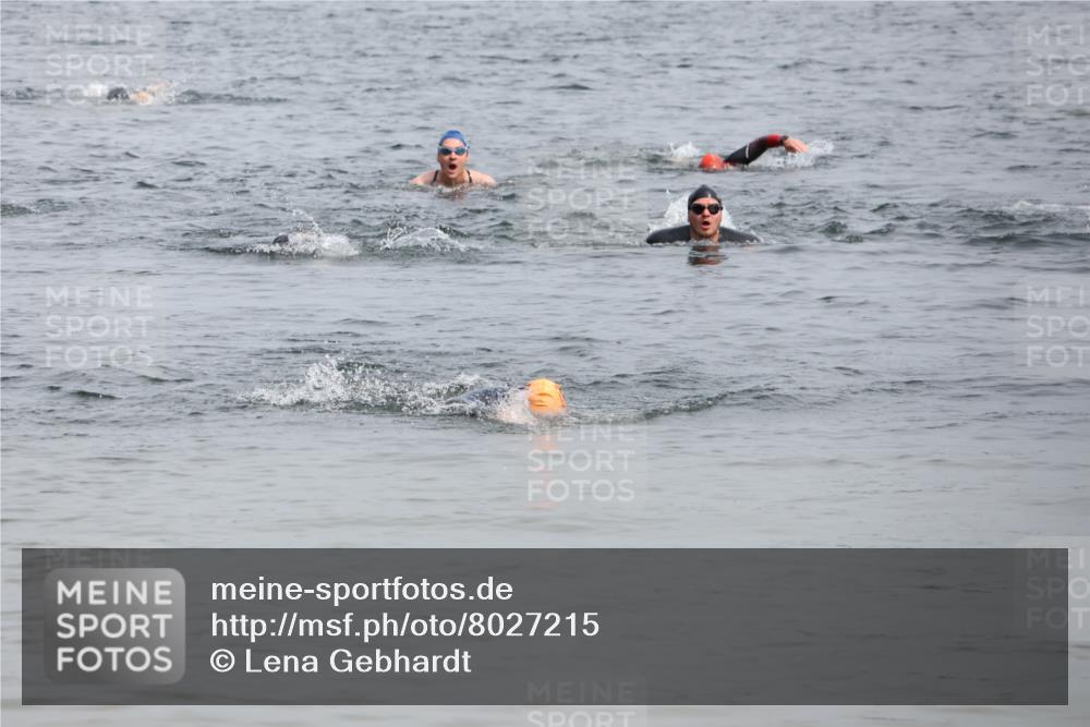 15.06.2025 - 27. Vierlanden-Triathlon Lena Gebhardt http://msf.ph/oto/8027215 15.06.2025 10:59:50 Schwimmen 727 meine-sportfotos.de