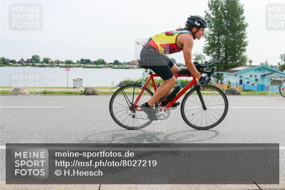 15.06.2025 - 27. Vierlanden-Triathlon H.Heesch http://msf.ph/oto/8027219 15.06.2025 10:27:51 Radfahren 49, 100, 505, 529, 533, 552 meine-sportfotos.de
