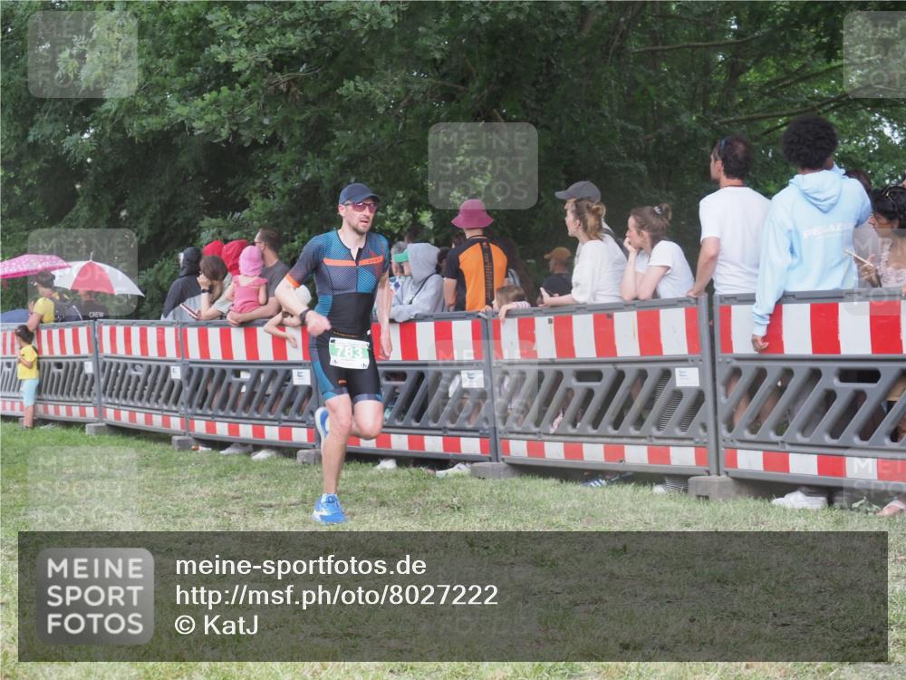 21.06.2025 - 27. Vierlanden-Triathlon KatJ http://msf.ph/oto/8027222 15.06.2025 13:30:30 Ziel 43, 783 meine-sportfotos.de
