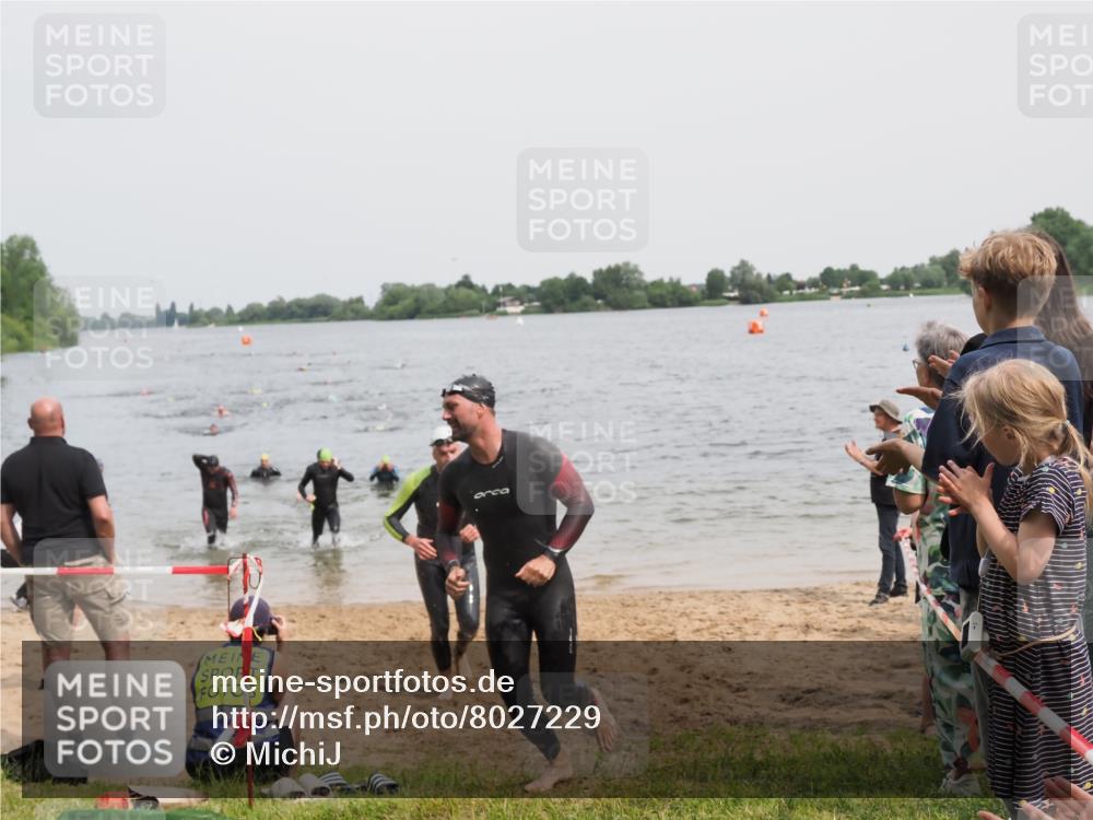 21.06.2025 - 27. Vierlanden-Triathlon MichiJ http://msf.ph/oto/8027229 15.06.2026 10:57:49 Schwimmen 686, 705, 738, 774 meine-sportfotos.de