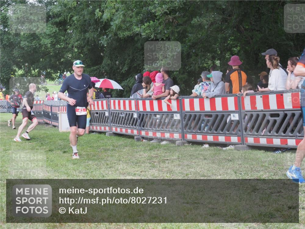 21.06.2025 - 27. Vierlanden-Triathlon KatJ http://msf.ph/oto/8027231 15.06.2025 13:30:30 Ziel 43, 783 meine-sportfotos.de
