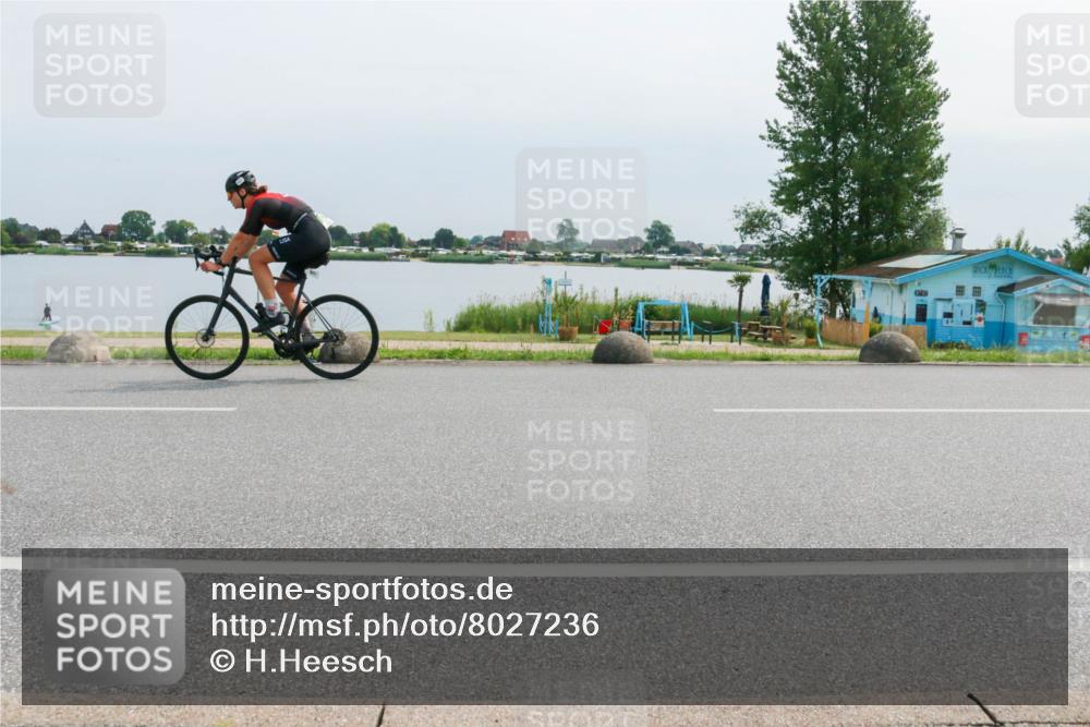 15.06.2025 - 27. Vierlanden-Triathlon H.Heesch http://msf.ph/oto/8027236 15.06.2025 11:20:54 Radfahren 921, 952, 958, 962, 966 meine-sportfotos.de