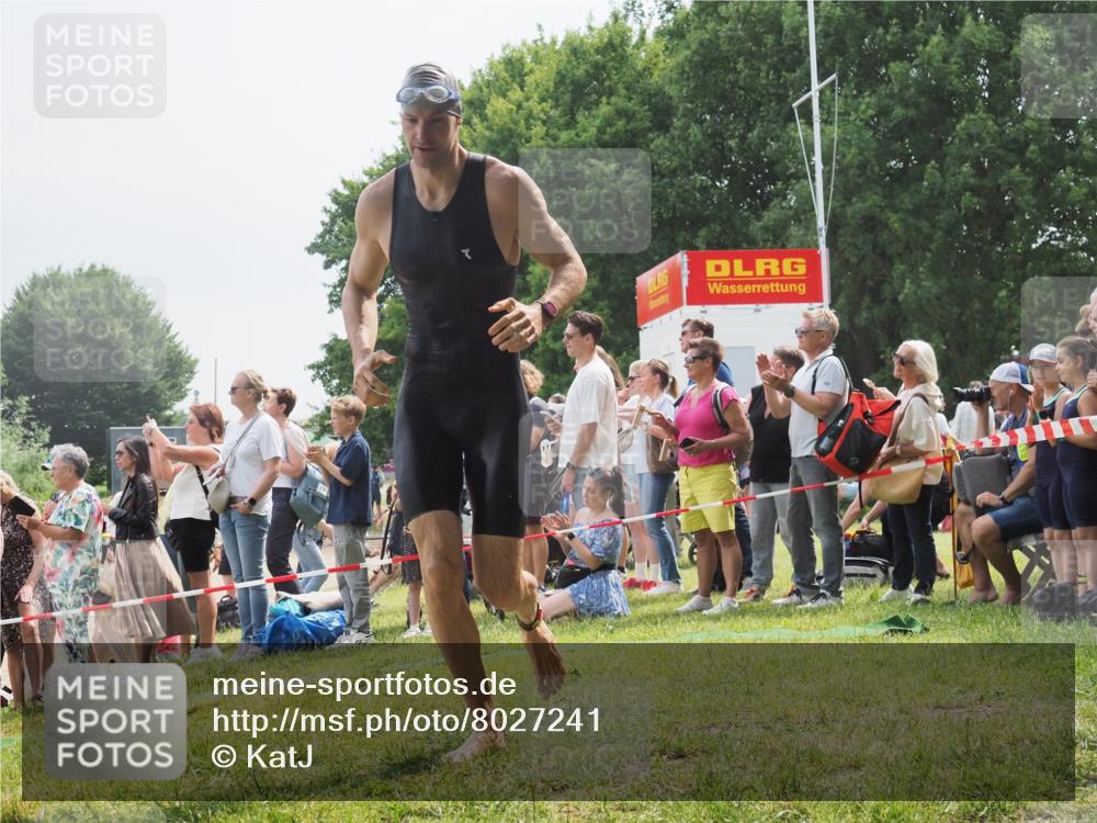 15.06.2025 - 27. Vierlanden-Triathlon KatJ http://msf.ph/oto/8027241 15.06.2025 11:00:47 Schwimmen 637, 649, 678, 681, 699, 723 meine-sportfotos.de