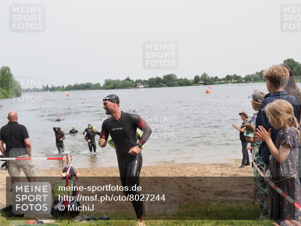 21.06.2025 - 27. Vierlanden-Triathlon MichiJ http://msf.ph/oto/8027244 15.06.2026 10:57:50 Schwimmen 686, 705, 738, 774 meine-sportfotos.de