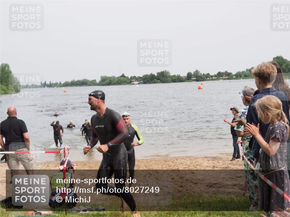21.06.2025 - 27. Vierlanden-Triathlon MichiJ http://msf.ph/oto/8027249 15.06.2026 10:57:50 Schwimmen 686, 705, 738, 774 meine-sportfotos.de