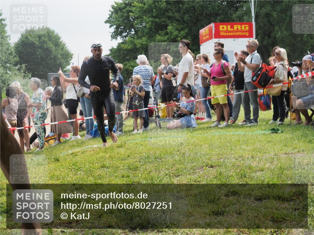 15.06.2025 - 27. Vierlanden-Triathlon KatJ http://msf.ph/oto/8027251 15.06.2025 11:00:48 Schwimmen 637, 649, 678, 681, 699, 723 meine-sportfotos.de