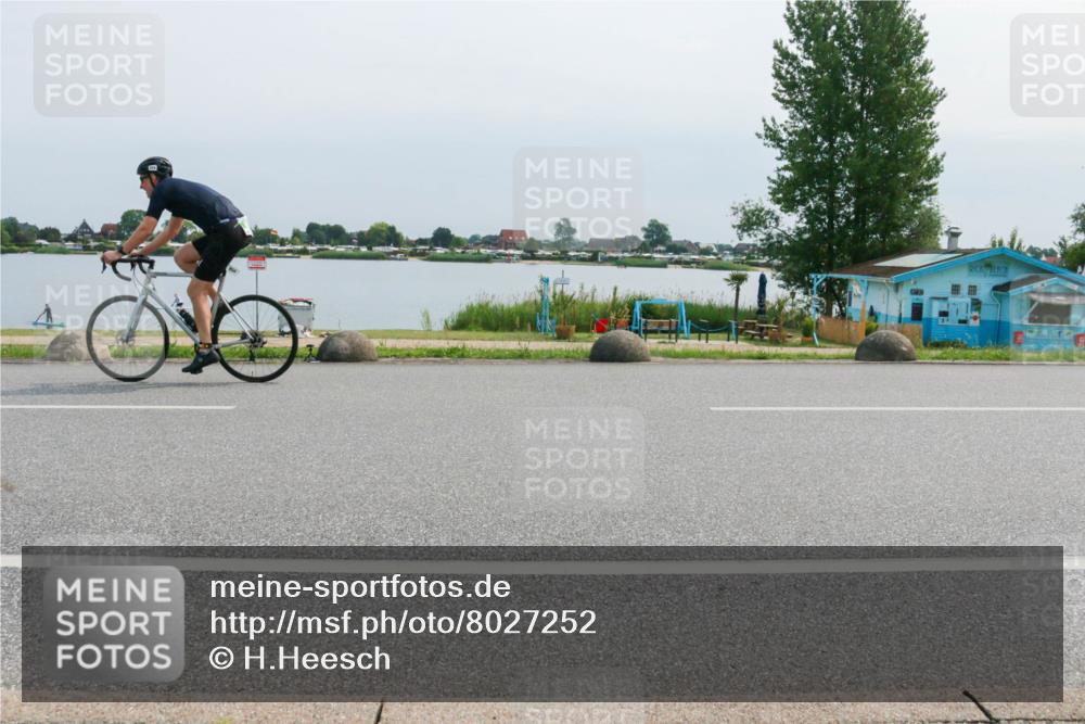 15.06.2025 - 27. Vierlanden-Triathlon H.Heesch http://msf.ph/oto/8027252 15.06.2025 11:21:01 Radfahren 93, 856, 921 meine-sportfotos.de