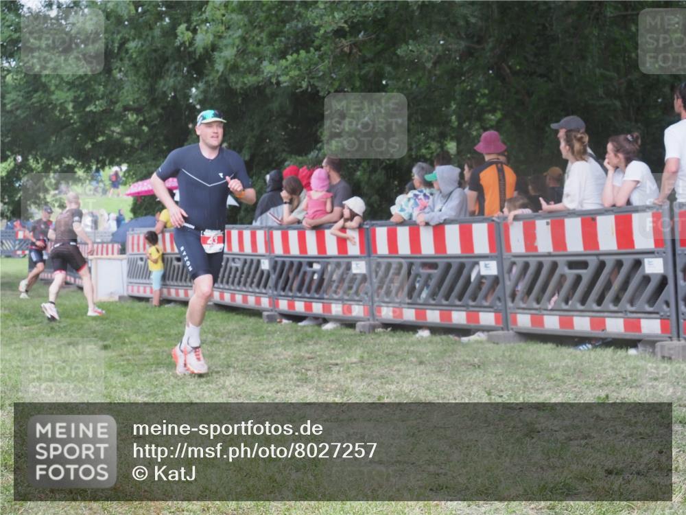 21.06.2025 - 27. Vierlanden-Triathlon KatJ http://msf.ph/oto/8027257 15.06.2025 13:30:31 Ziel 43, 783 meine-sportfotos.de