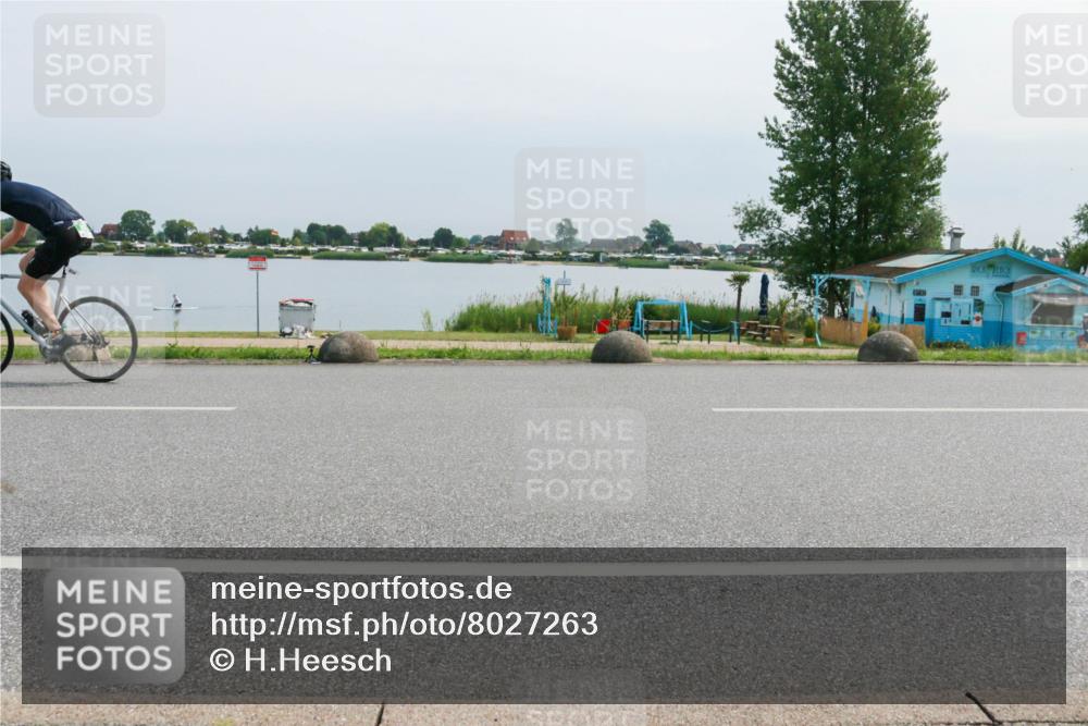 15.06.2025 - 27. Vierlanden-Triathlon H.Heesch http://msf.ph/oto/8027263 15.06.2025 11:21:01 Radfahren 93, 856, 921 meine-sportfotos.de