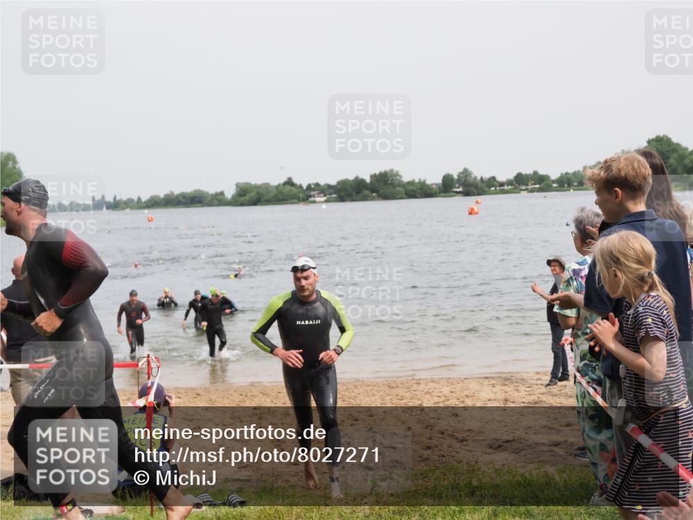 21.06.2025 - 27. Vierlanden-Triathlon MichiJ http://msf.ph/oto/8027271 15.06.2026 10:57:50 Schwimmen 686, 705, 738, 774 meine-sportfotos.de