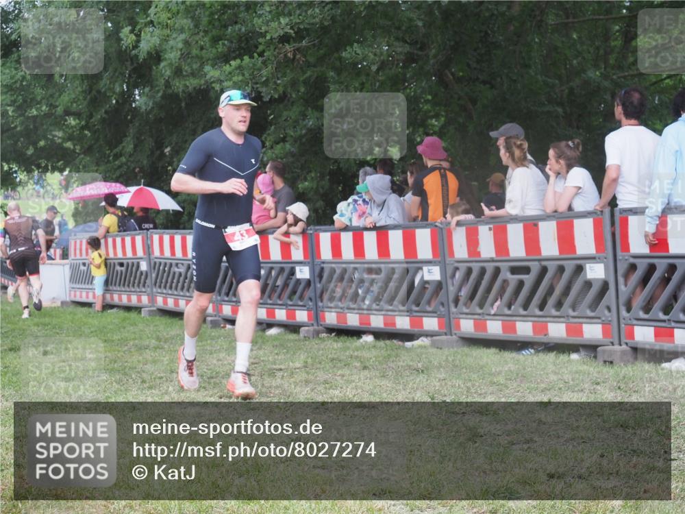 21.06.2025 - 27. Vierlanden-Triathlon KatJ http://msf.ph/oto/8027274 15.06.2025 13:30:31 Ziel 43, 783 meine-sportfotos.de
