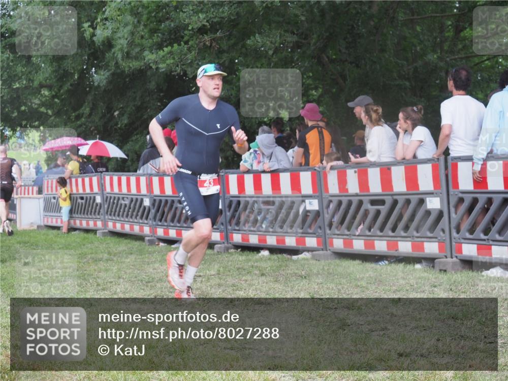 21.06.2025 - 27. Vierlanden-Triathlon KatJ http://msf.ph/oto/8027288 15.06.2025 13:30:32 Ziel 43, 783 meine-sportfotos.de