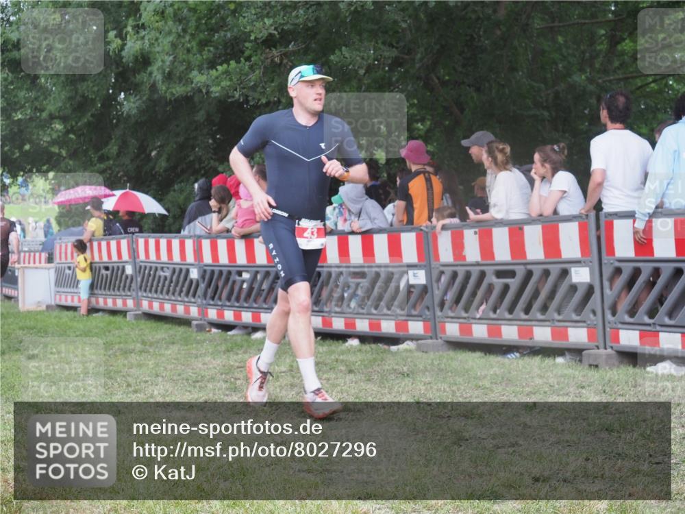 21.06.2025 - 27. Vierlanden-Triathlon KatJ http://msf.ph/oto/8027296 15.06.2025 13:30:32 Ziel 43, 783 meine-sportfotos.de