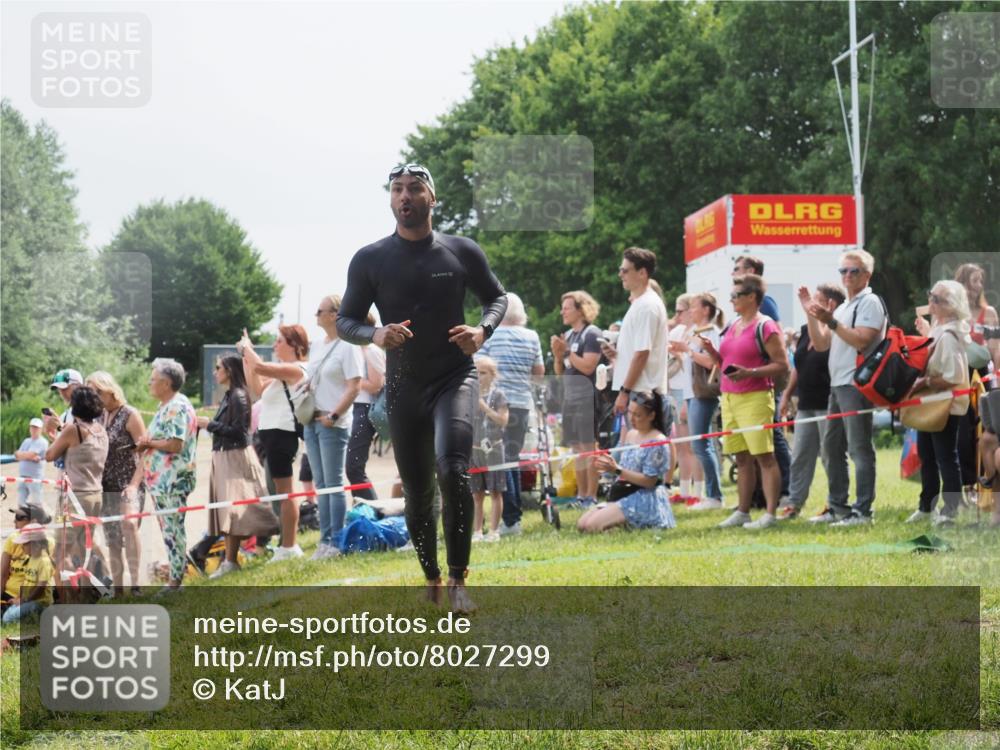 15.06.2025 - 27. Vierlanden-Triathlon KatJ http://msf.ph/oto/8027299 15.06.2025 11:00:49 Schwimmen 637, 678, 681, 699, 723 meine-sportfotos.de
