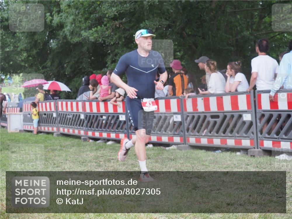 21.06.2025 - 27. Vierlanden-Triathlon KatJ http://msf.ph/oto/8027305 15.06.2025 13:30:32 Ziel 43, 783 meine-sportfotos.de