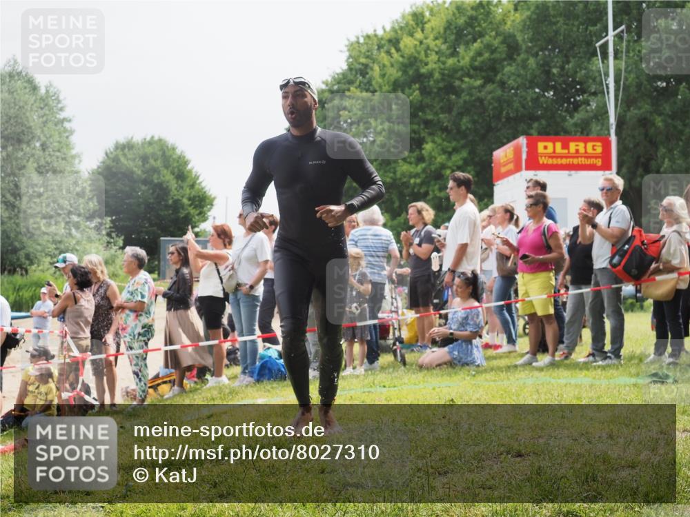 15.06.2025 - 27. Vierlanden-Triathlon KatJ http://msf.ph/oto/8027310 15.06.2025 11:00:49 Schwimmen 637, 678, 681, 699, 723 meine-sportfotos.de