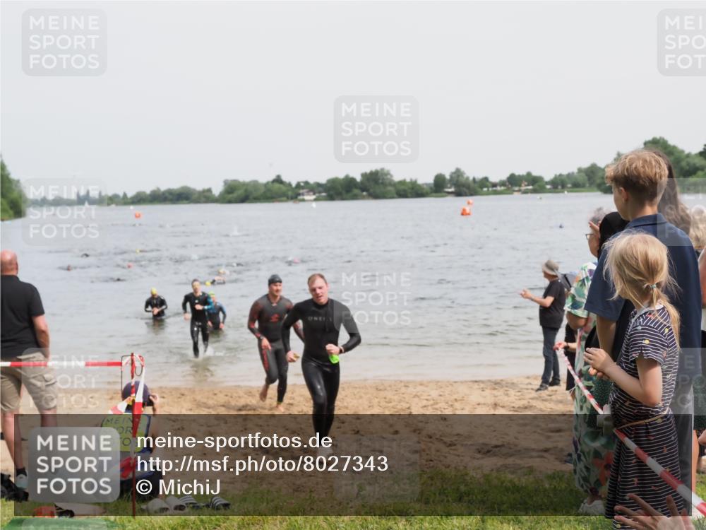 21.06.2025 - 27. Vierlanden-Triathlon MichiJ http://msf.ph/oto/8027343 15.06.2026 10:57:54 Schwimmen 647, 686, 705, 738, 774 meine-sportfotos.de