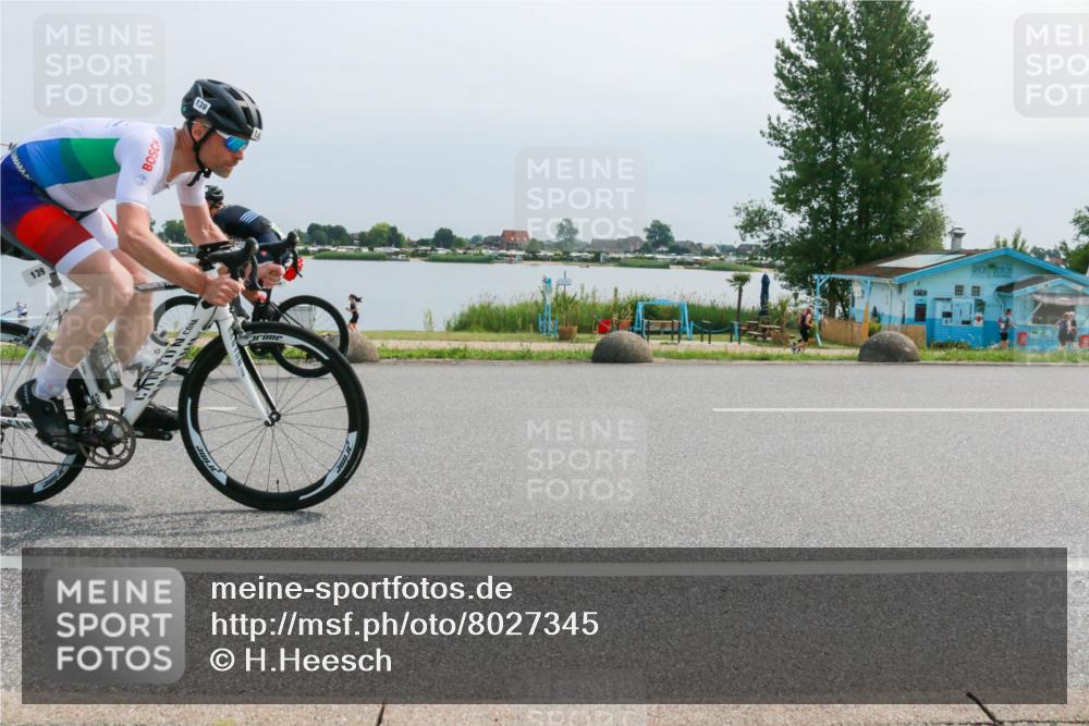 15.06.2025 - 27. Vierlanden-Triathlon H.Heesch http://msf.ph/oto/8027345 15.06.2025 11:21:18 Radfahren 139, 703, 928 meine-sportfotos.de