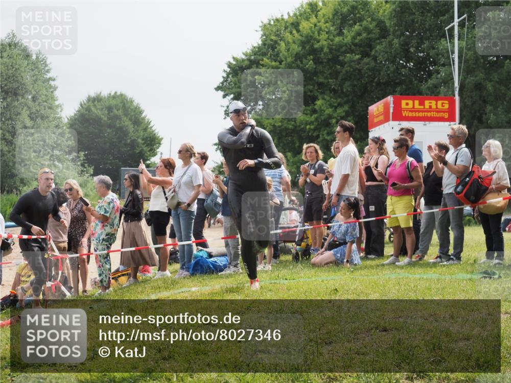 15.06.2025 - 27. Vierlanden-Triathlon KatJ http://msf.ph/oto/8027346 15.06.2025 11:00:52 Schwimmen 637, 678, 681, 699, 746 meine-sportfotos.de