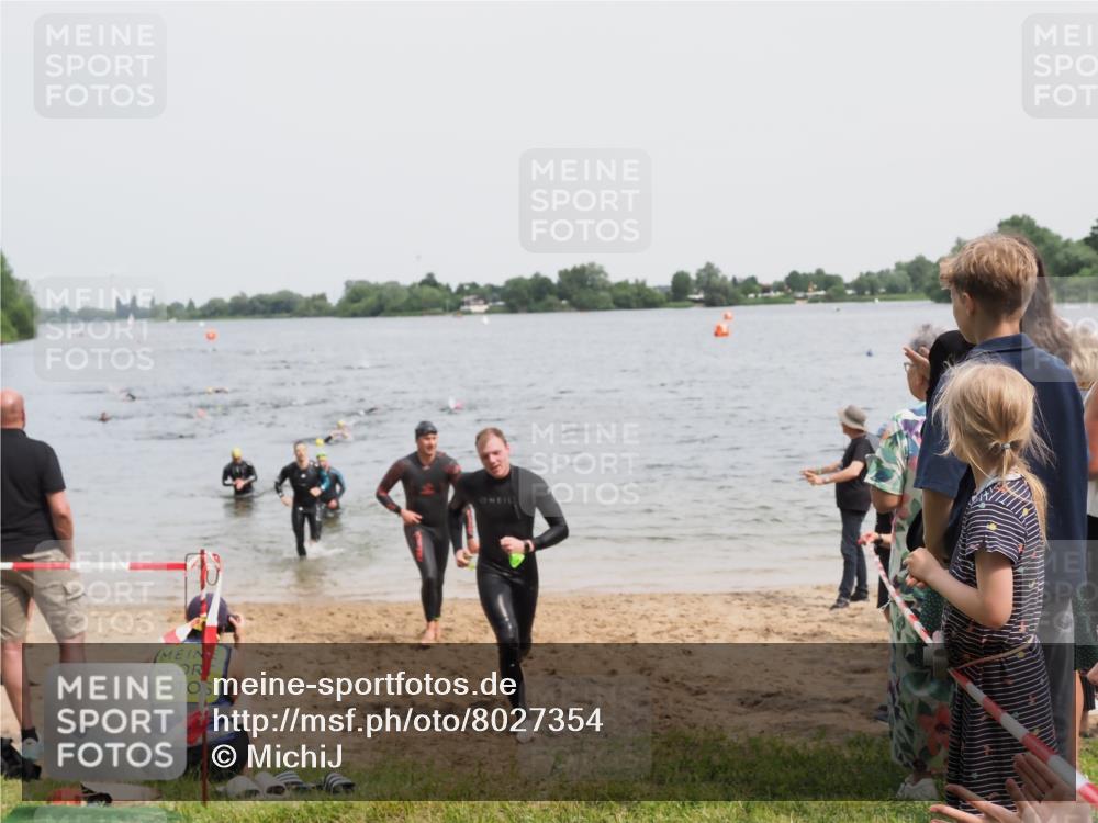 21.06.2025 - 27. Vierlanden-Triathlon MichiJ http://msf.ph/oto/8027354 15.06.2026 10:57:54 Schwimmen 647, 686, 705, 738, 774 meine-sportfotos.de