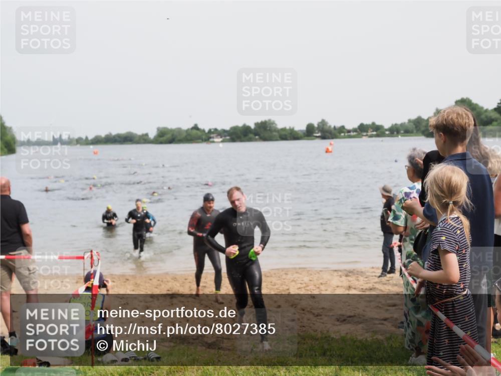 21.06.2025 - 27. Vierlanden-Triathlon MichiJ http://msf.ph/oto/8027385 15.06.2026 10:57:55 Schwimmen 647, 686, 705, 738, 774 meine-sportfotos.de